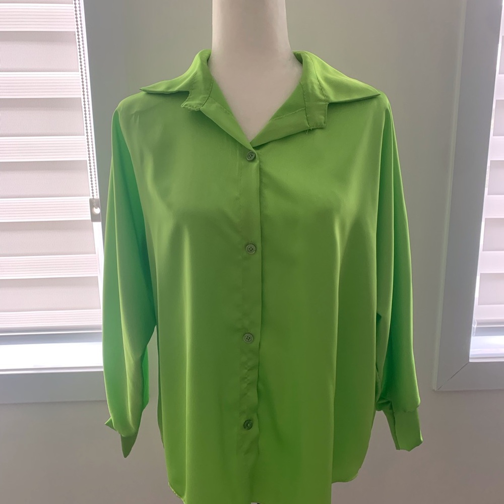 Green 3/4 Sleeve Boxy Button Down Blouse